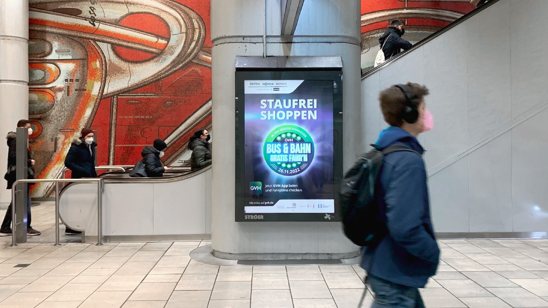 Bus & Bahn gratis fahr'n Plakat in der Haltestelle Kröpcke