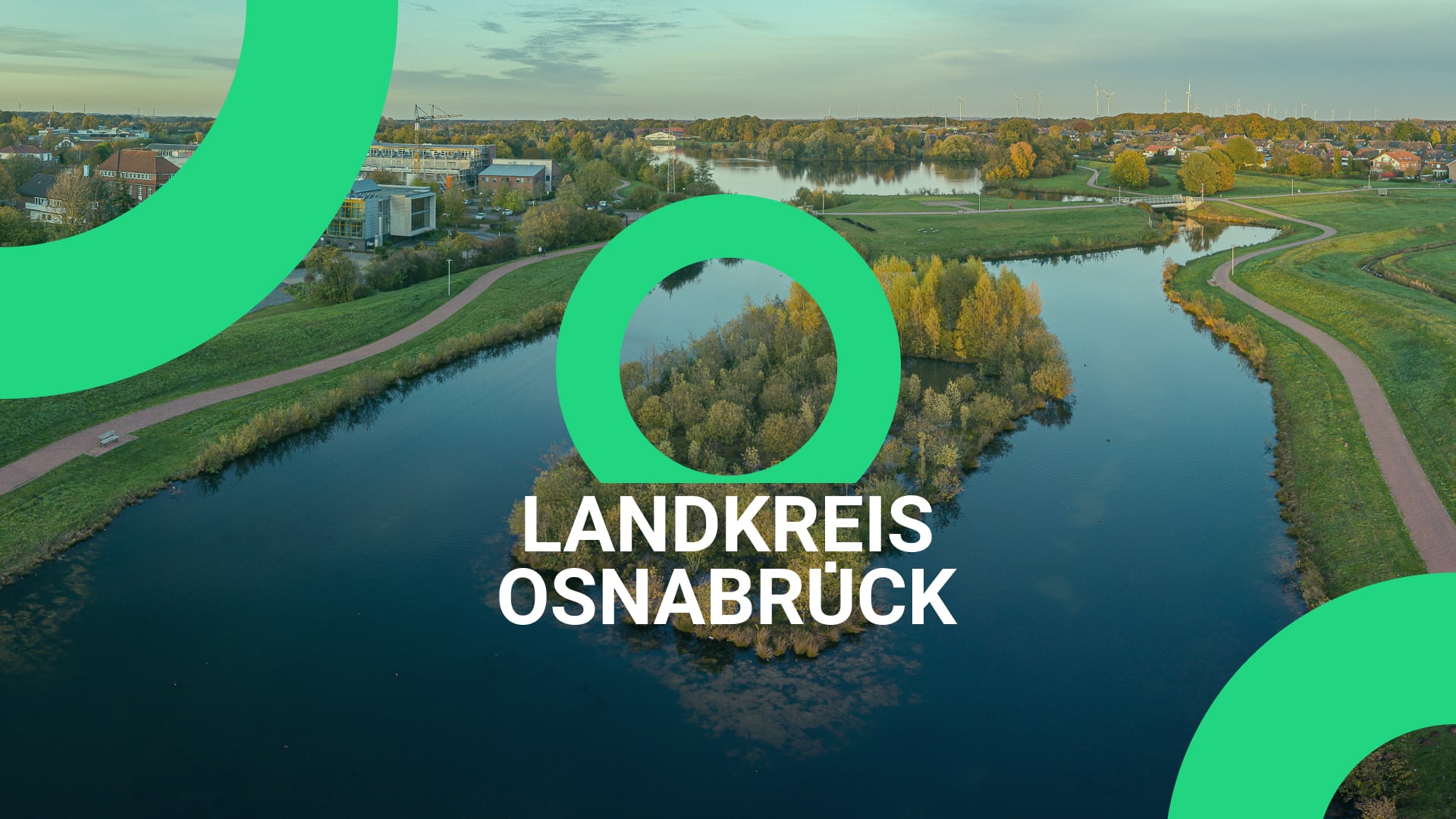 Luftaufnahme des Landkreises Osnabrück mit modernem Branding-Element – Arbeitgebermarke visualisiert Naturverbundenheit und Zukunft