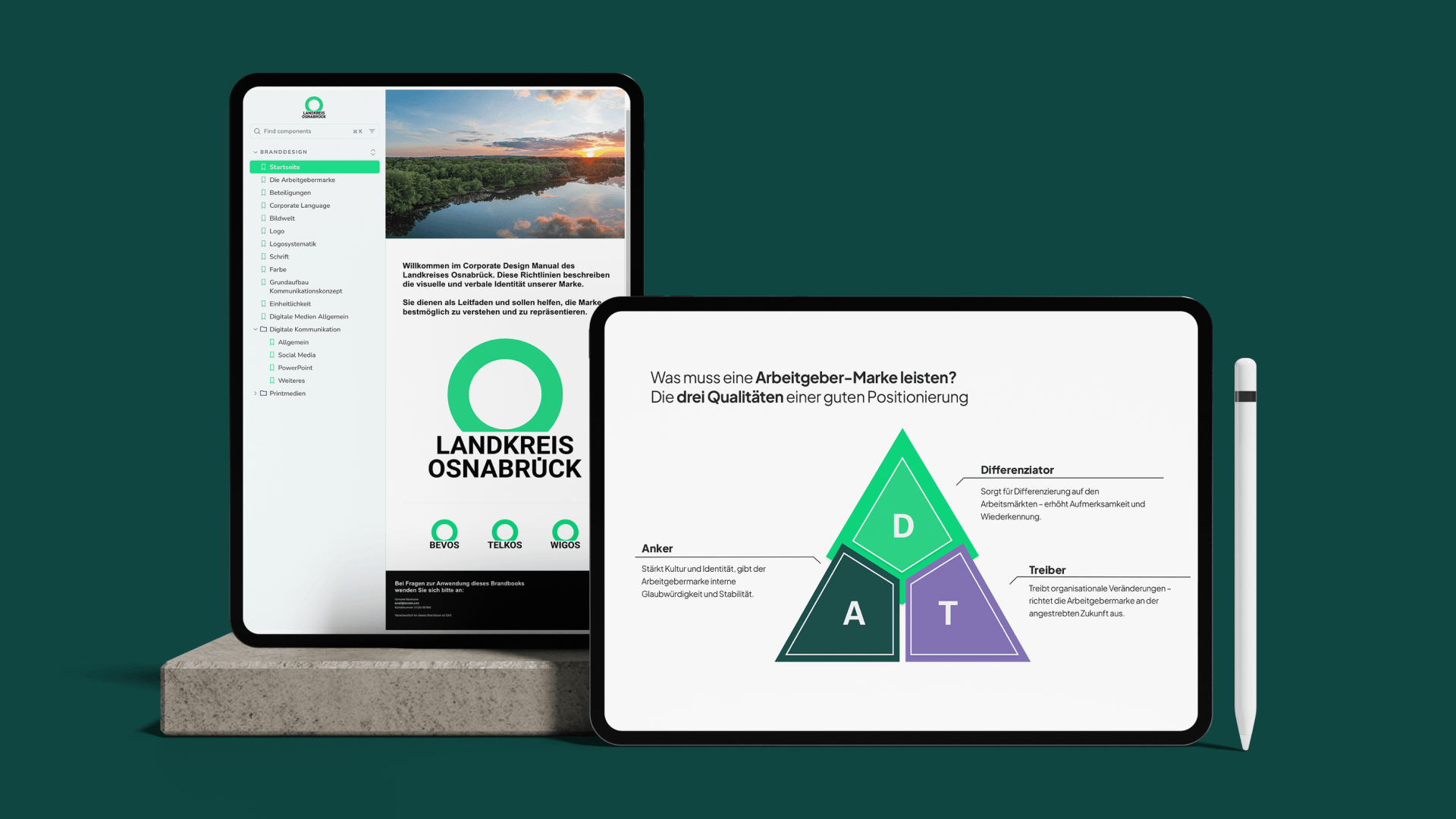 Zwei Tablets mit Markenstrategie und Designleitfaden des Landkreises Osnabrück – Employer Branding Konzept mit Differenzierung und Positionierung